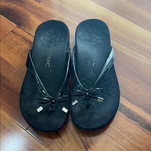 Vionic Women's Black Flip-Flop Sandals